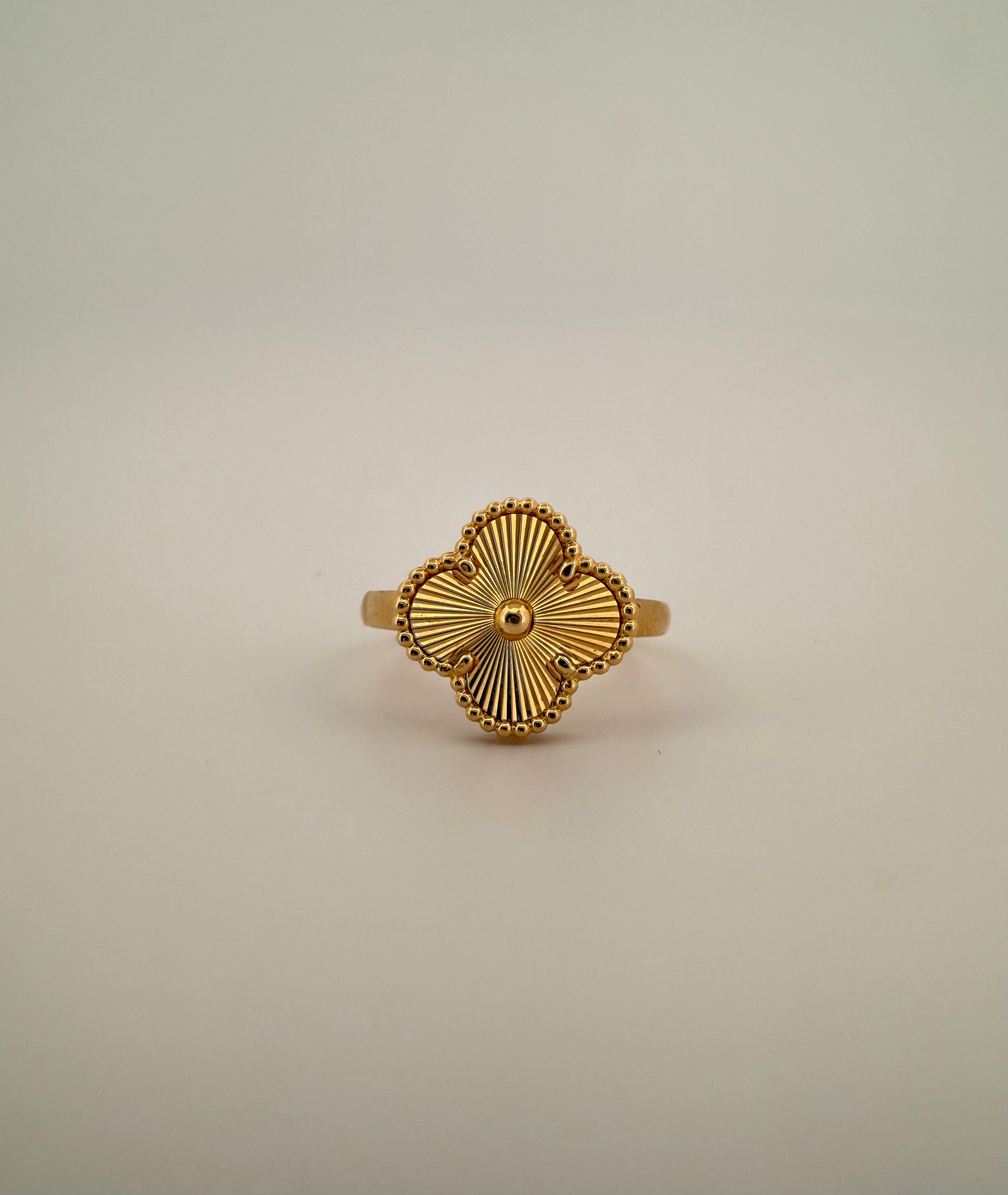 The Amélie Clover Ring