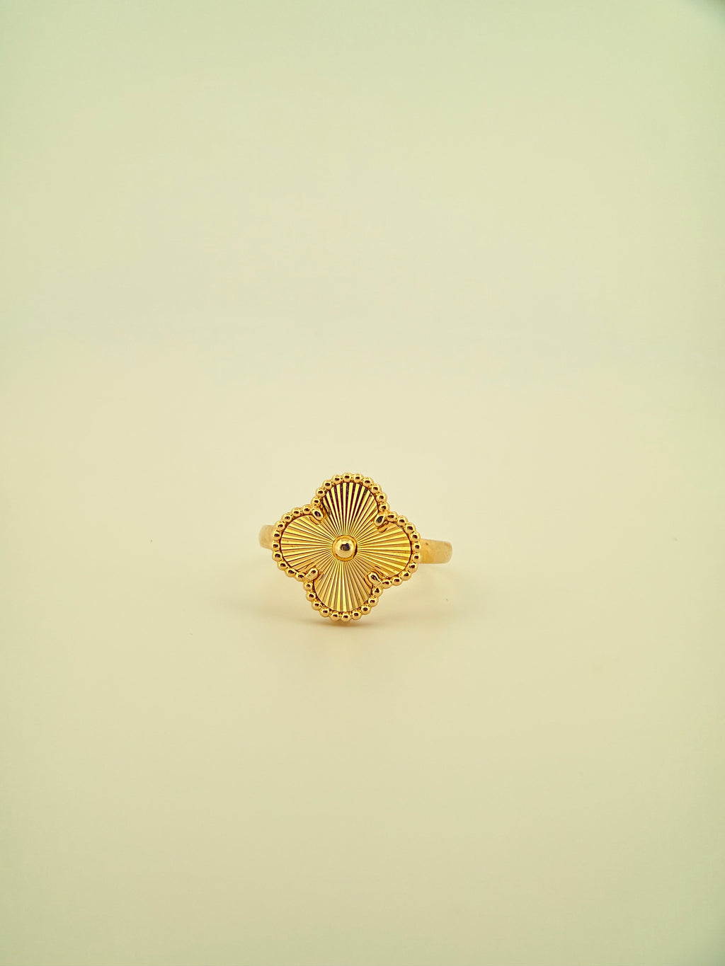 The Amélie Clover Ring