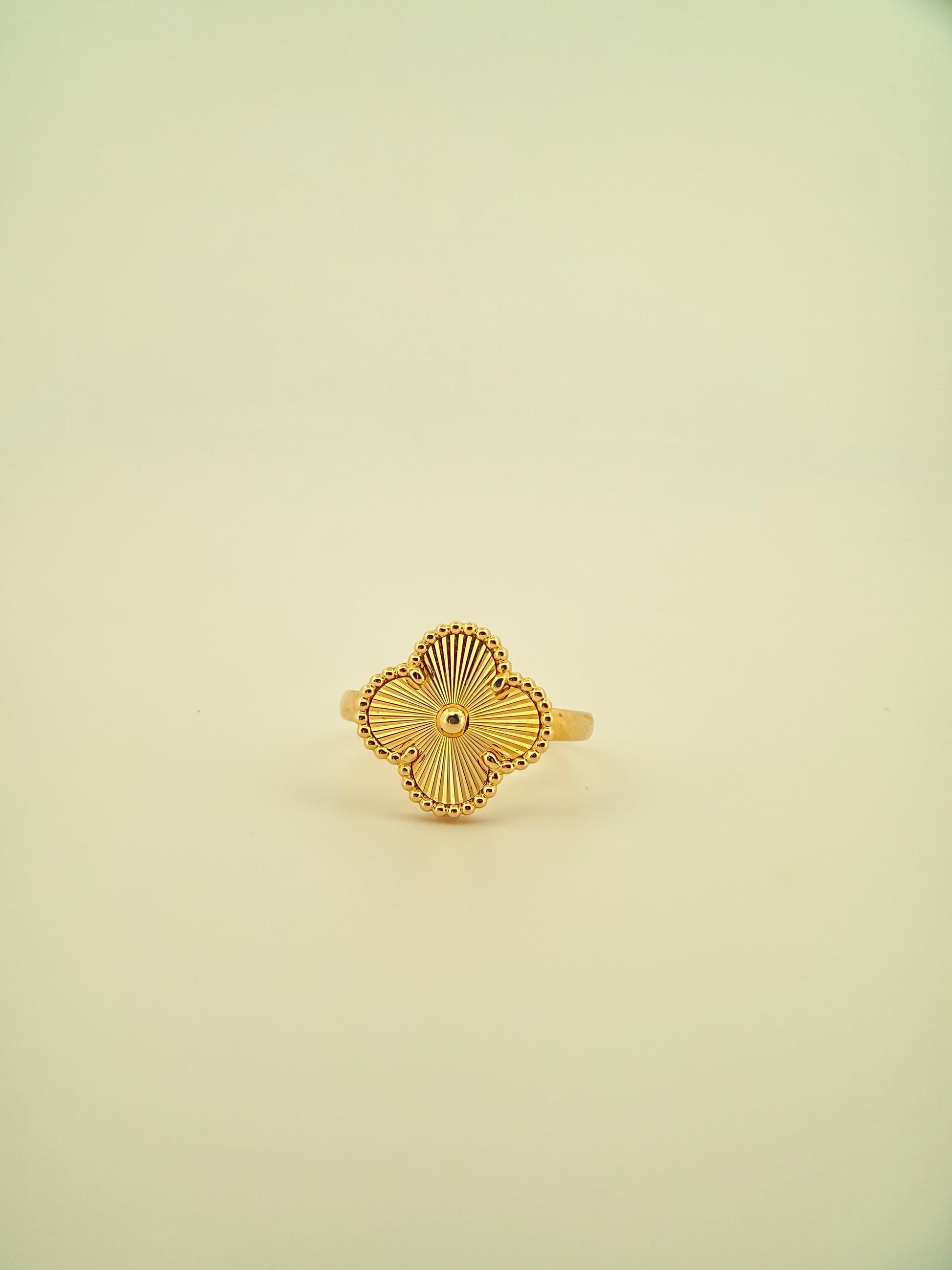 The Amélie Clover Ring