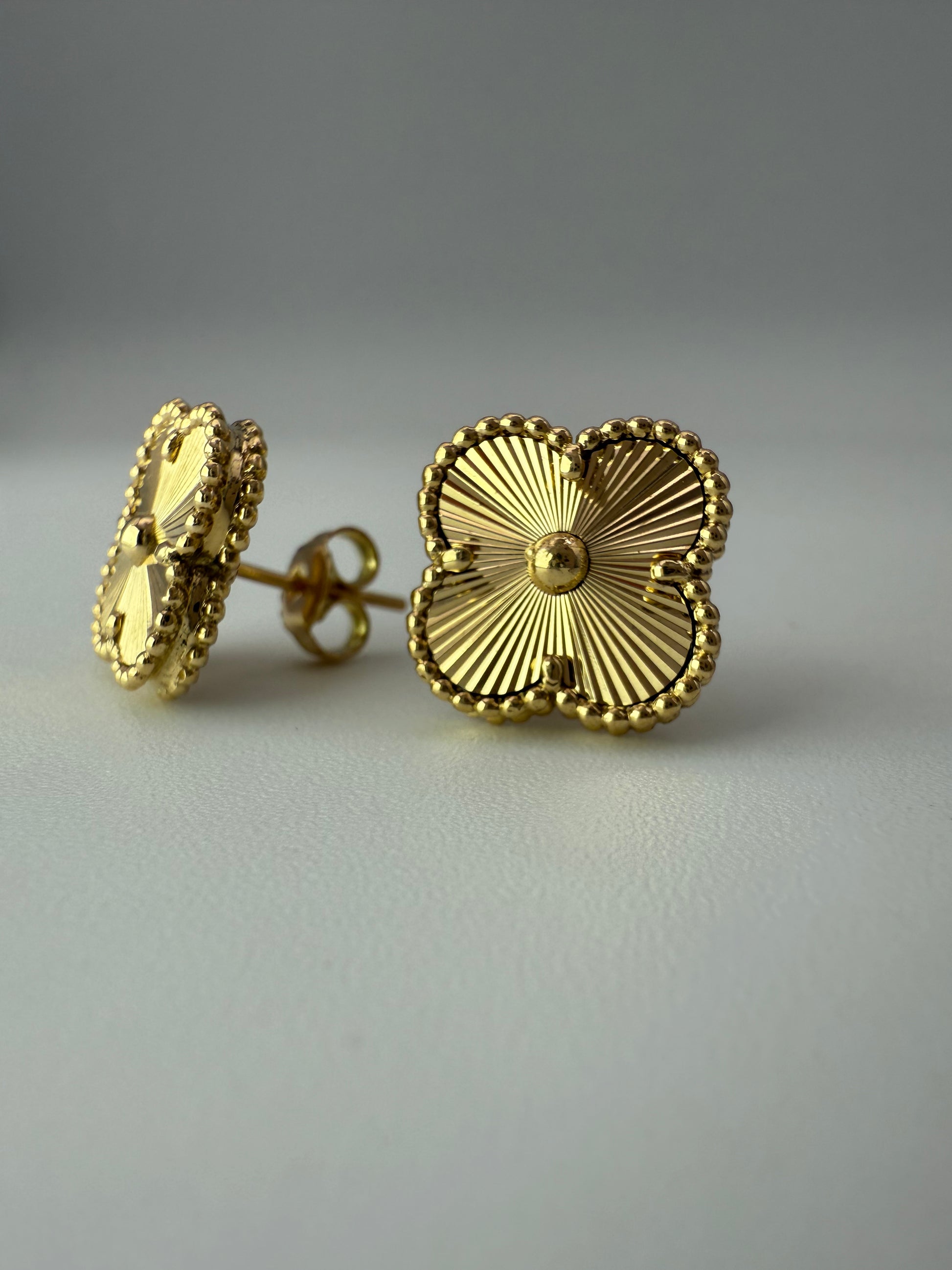 The Étoile Studs