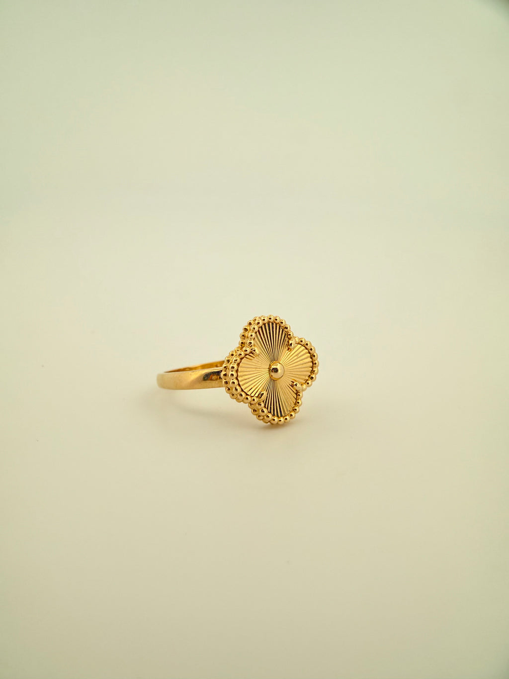 The Amélie Clover Ring