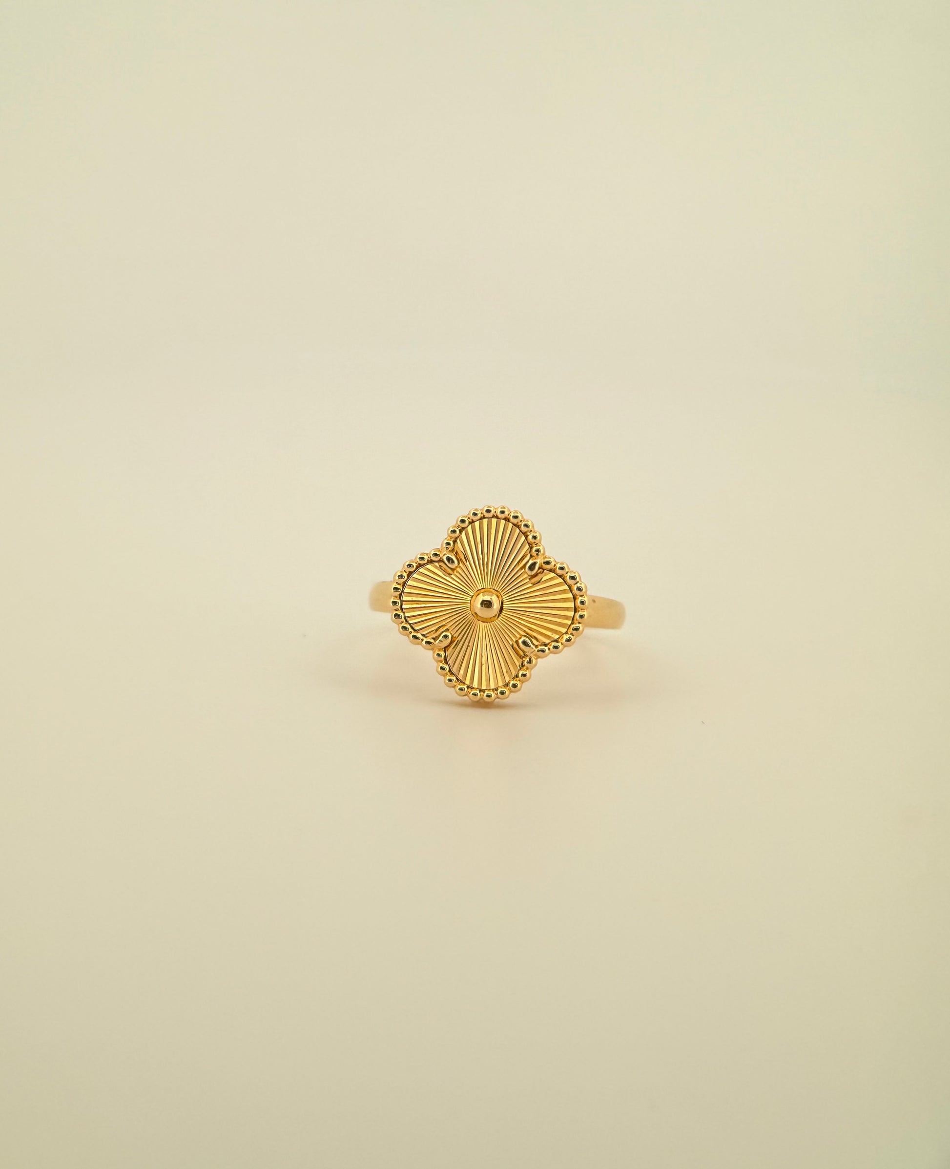 The Amélie Clover Ring