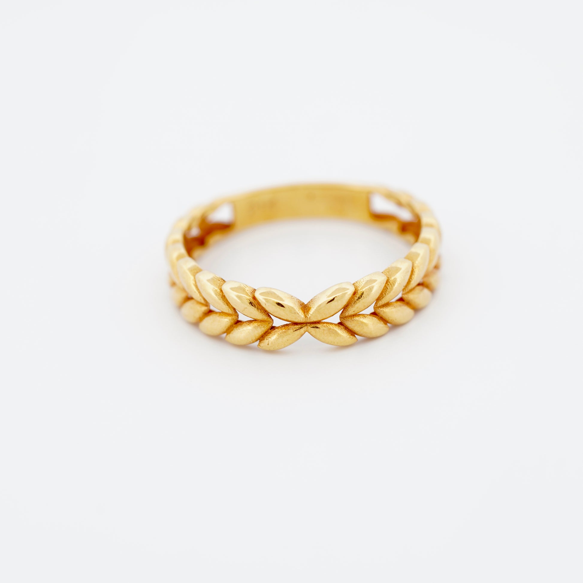 The Laurel Ring