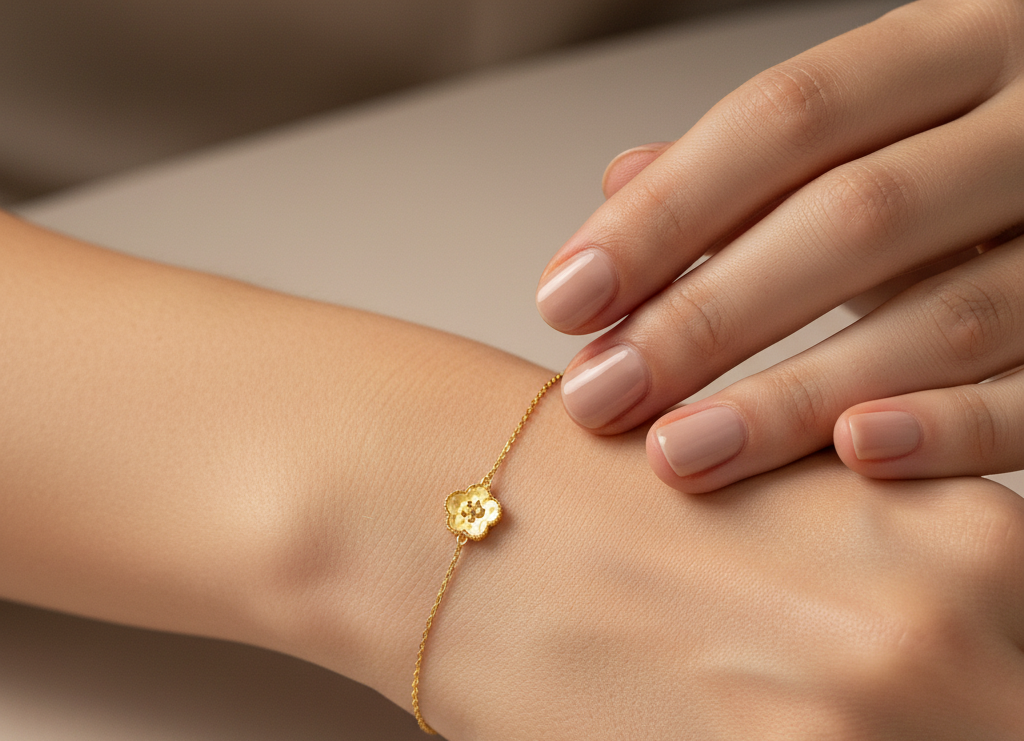 The Petite Clover Line Bracelet