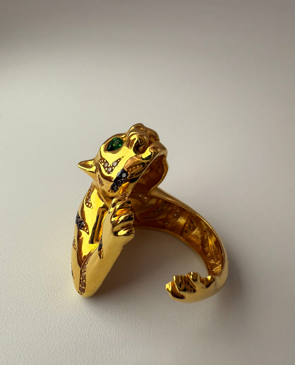 The Émeraude Panther Ring