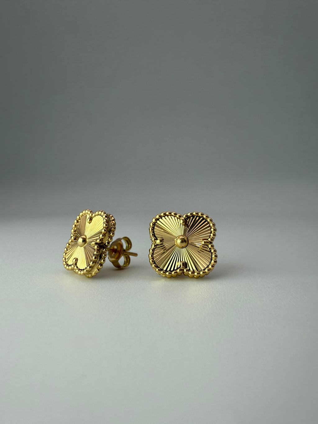 The Étoile Studs