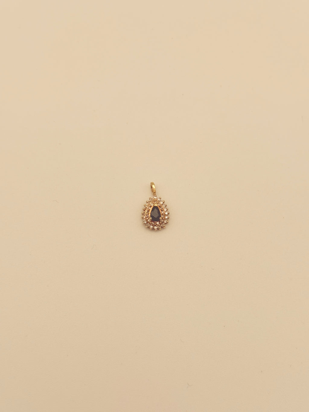 The Elara Pendant
