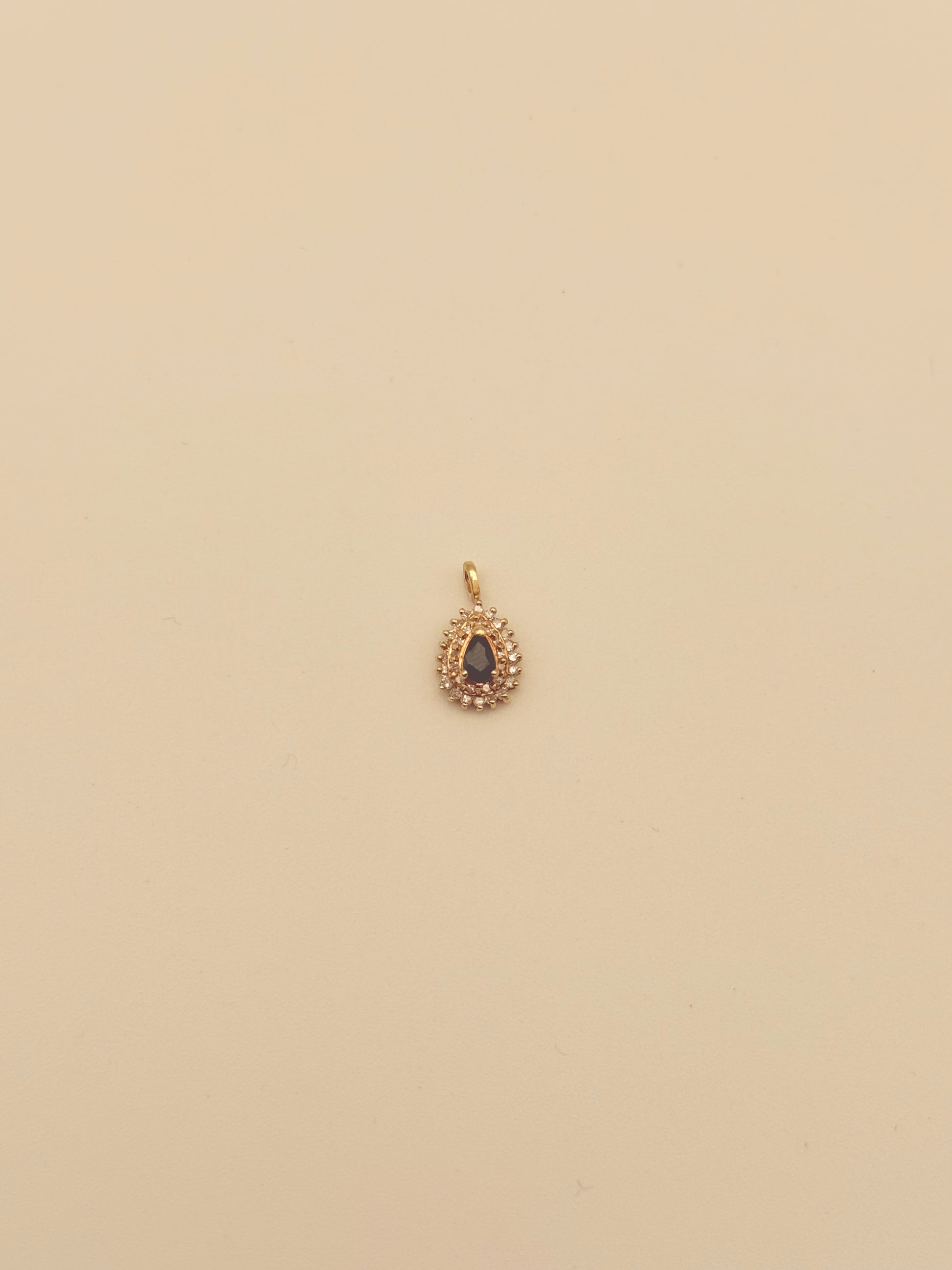 The Elara Pendant