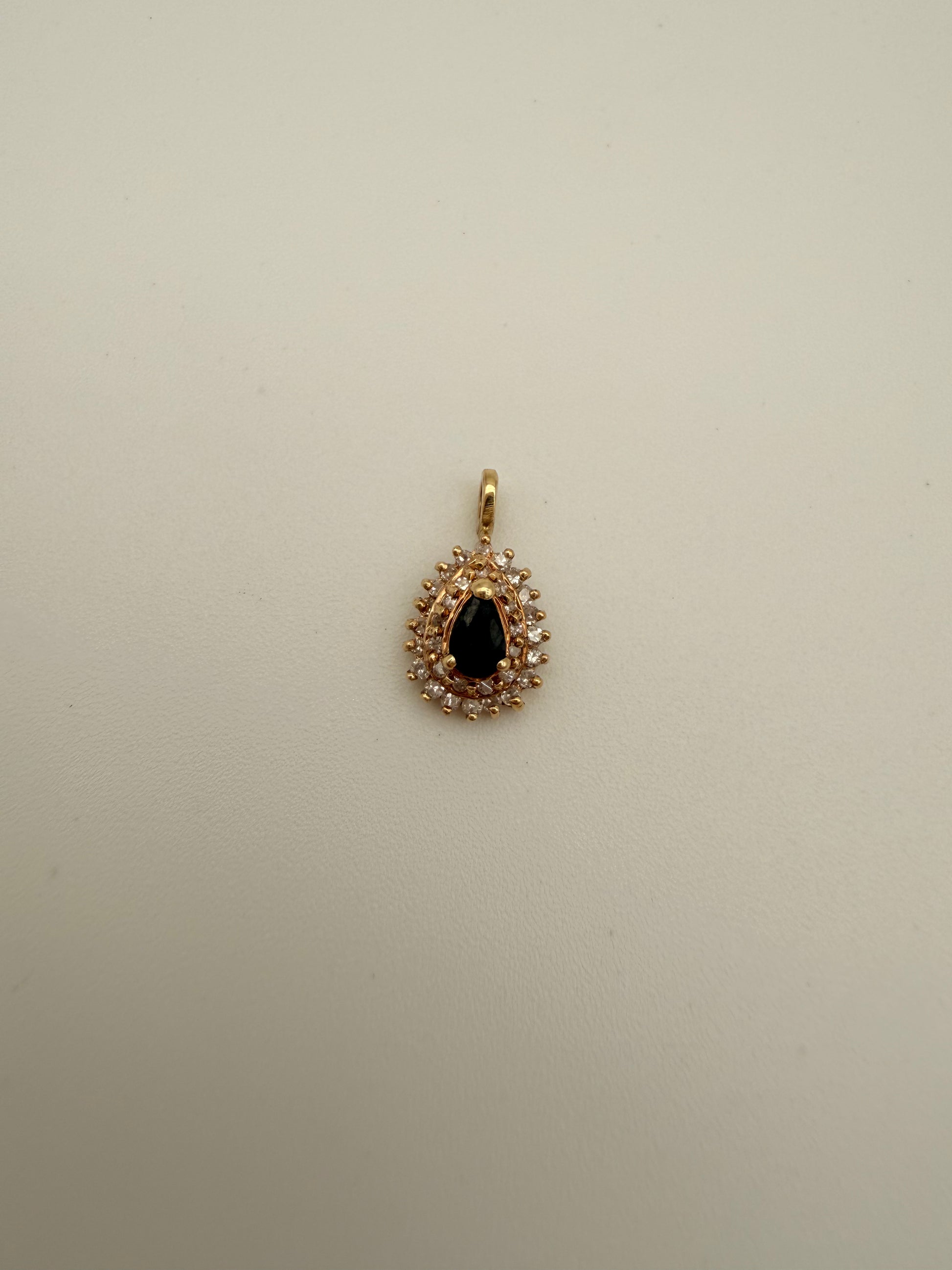 The Elara Pendant