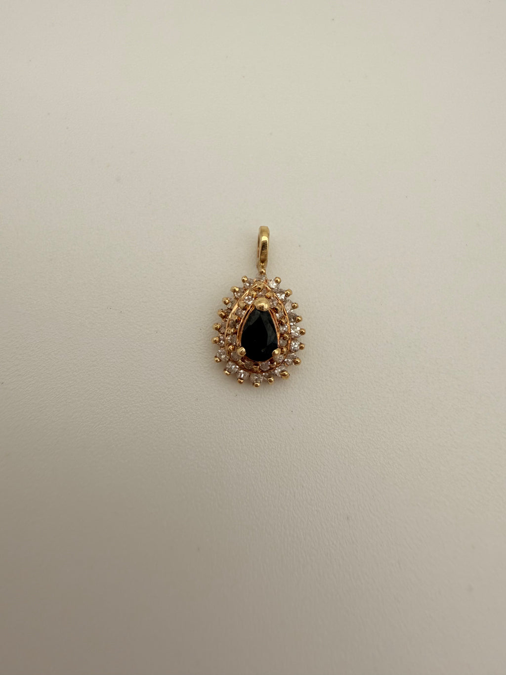 The Elara Pendant