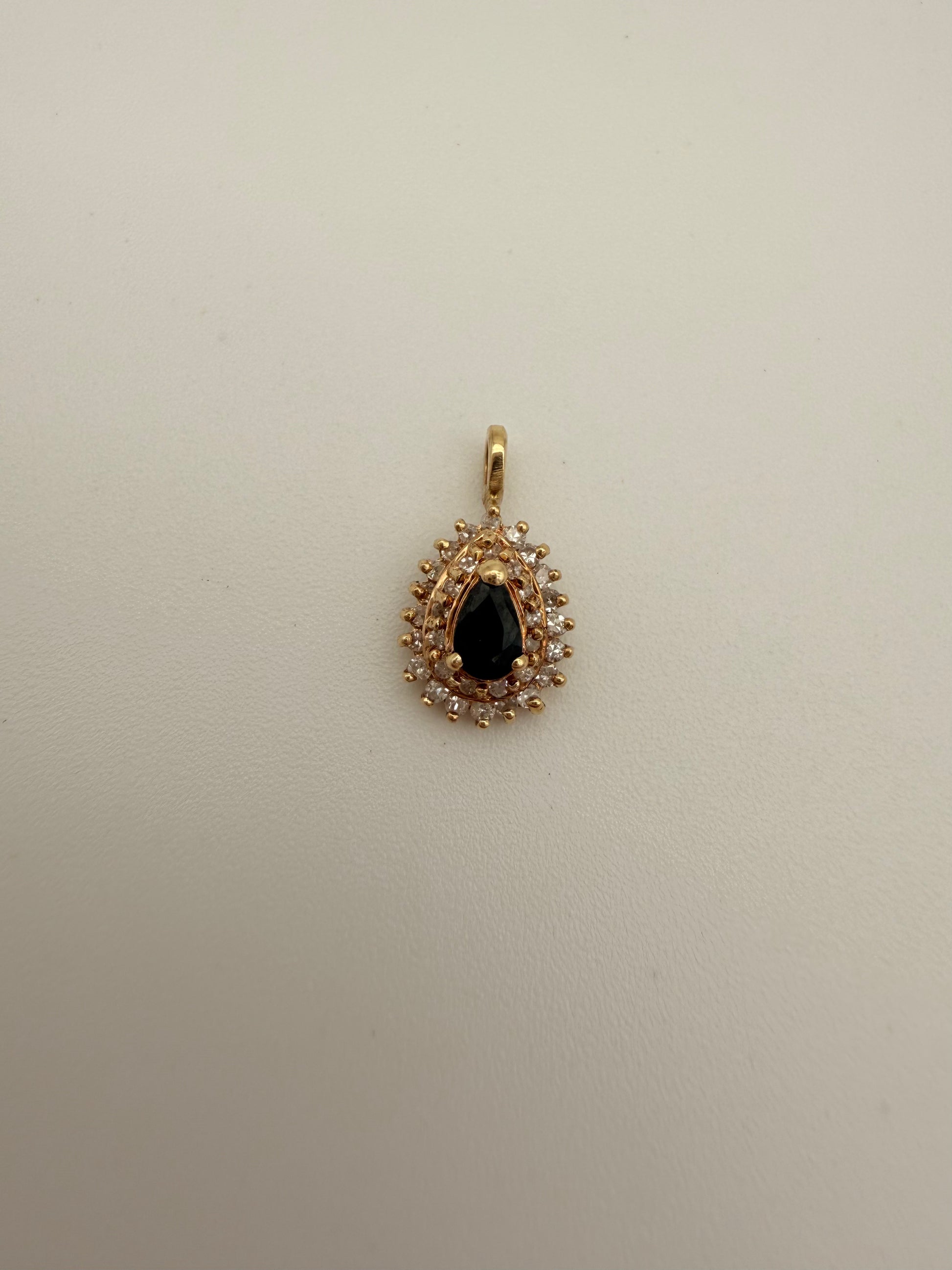 The Elara Pendant