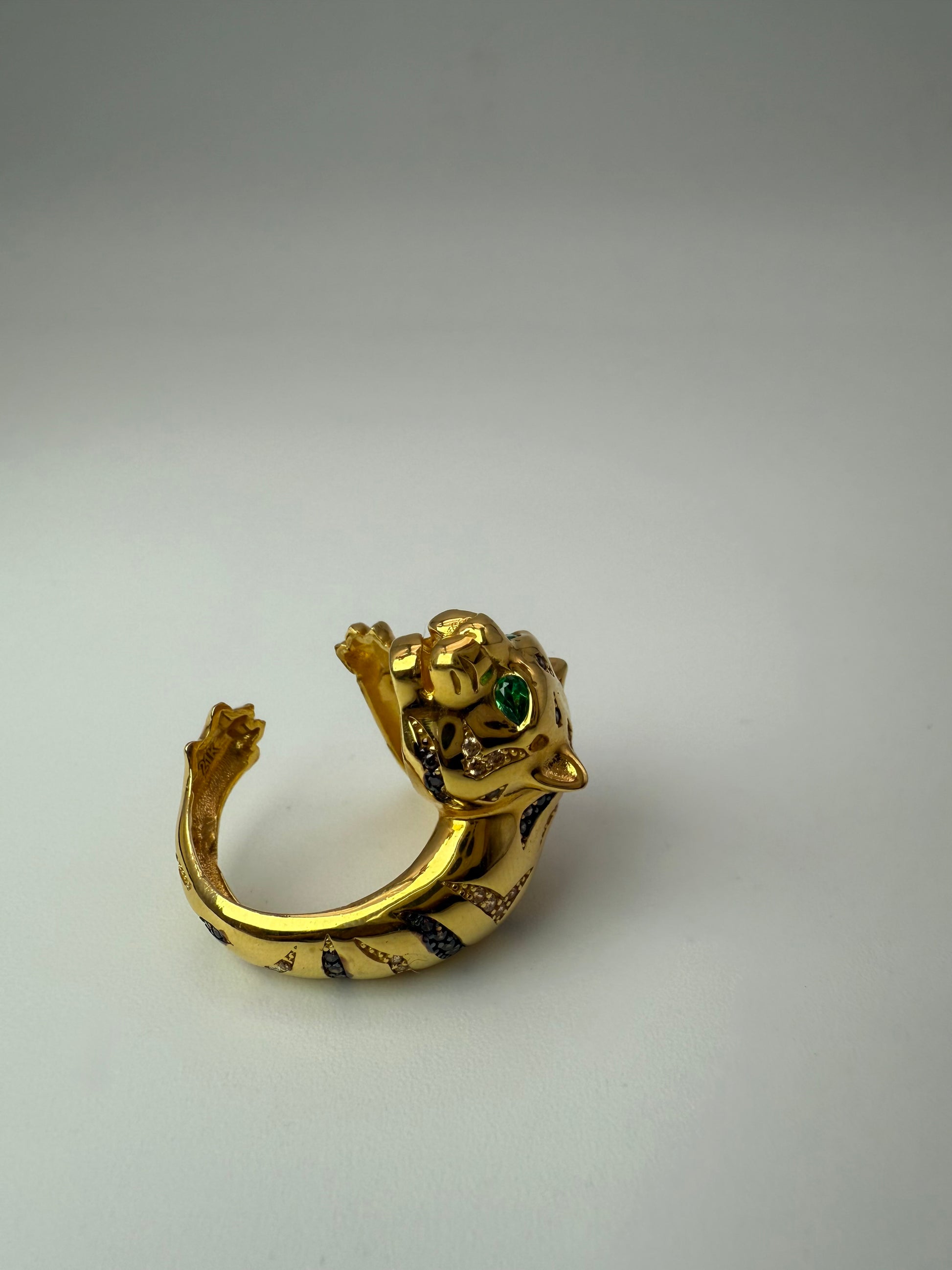 The Émeraude Panther Ring