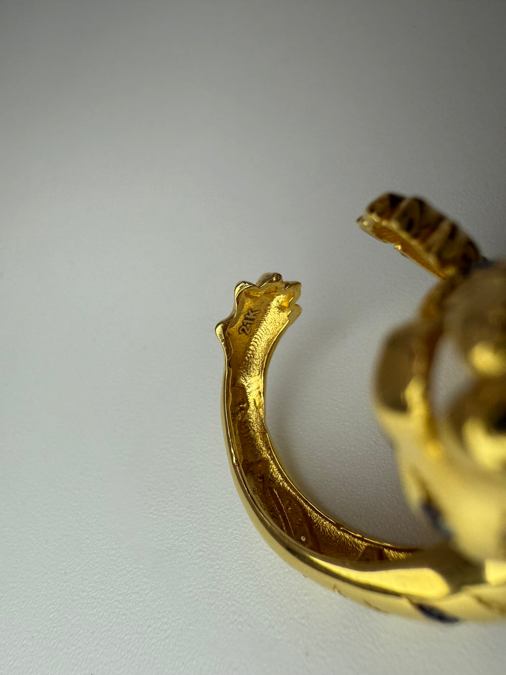 The Émeraude Panther Ring