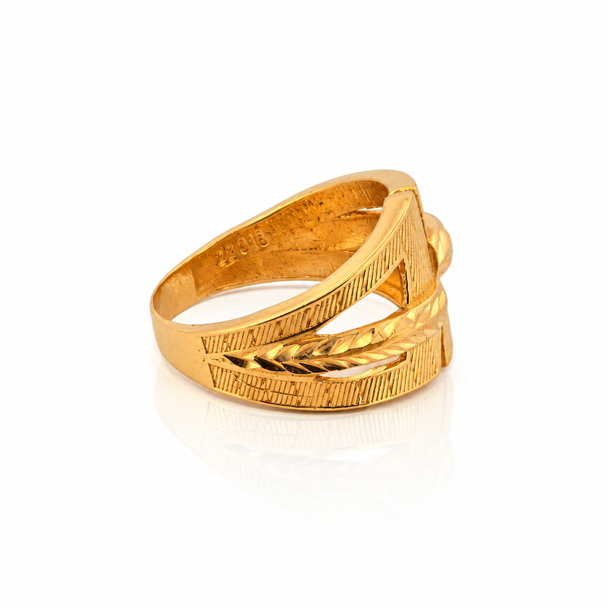21k yellow gold Woven Leaf ring with diamond cut detailing